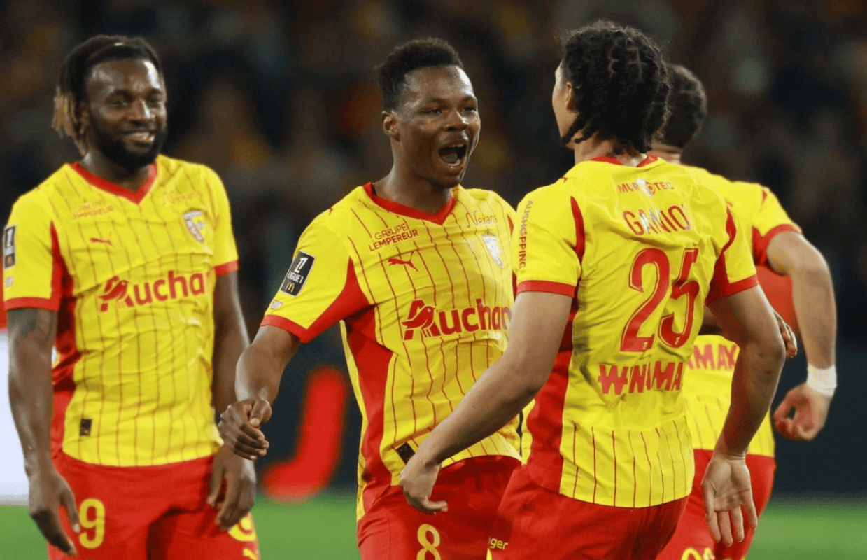 神剧情：0-2到3-2，法甲第2奇迹逆袭，惊险绝杀，只落后大巴黎1分